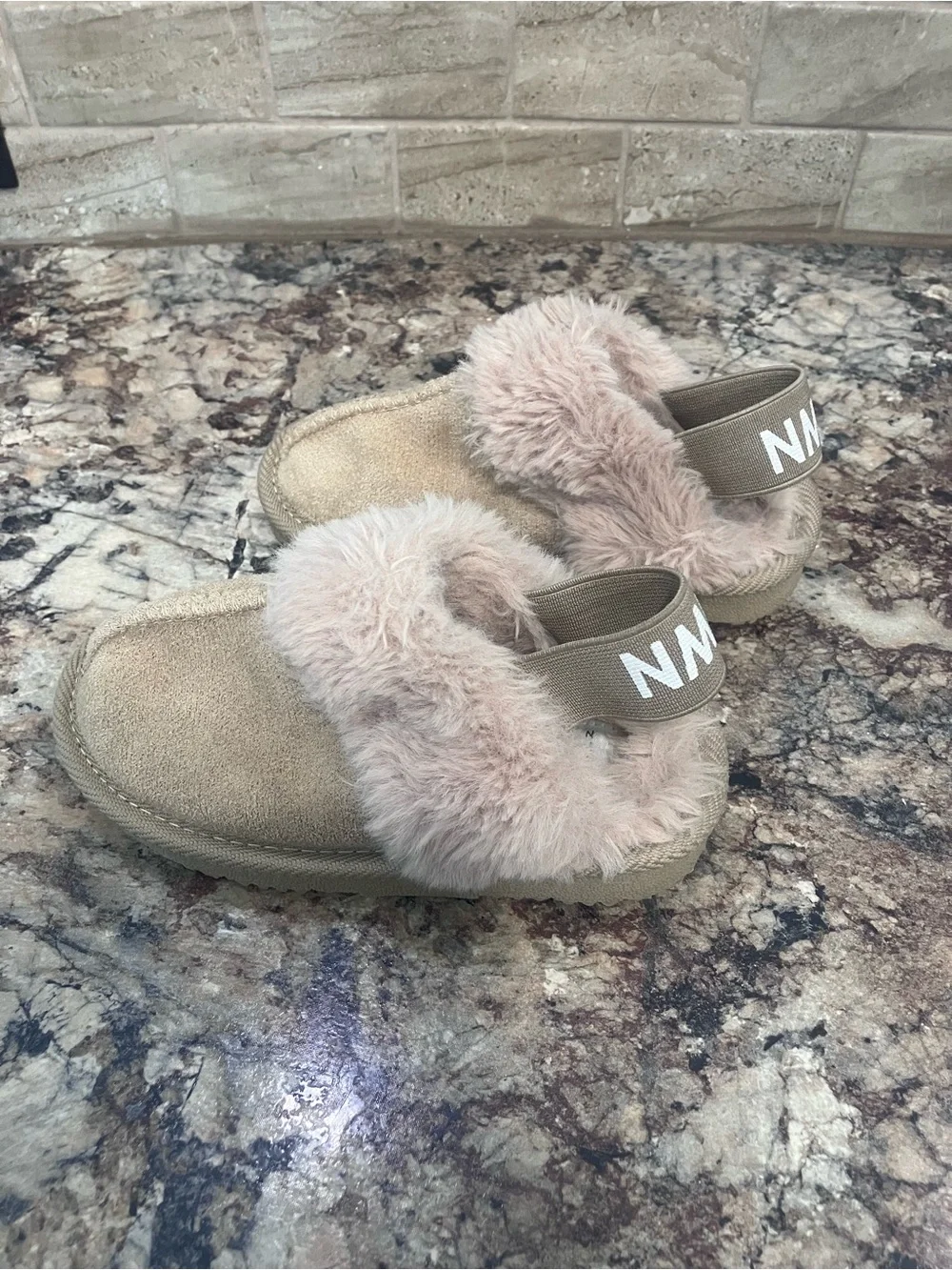 Nicole Miller Girls Faux Fur Slide Sandals - Light Pink & Tan